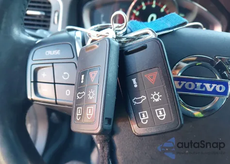 2015 Volvo S60 T5 Premier z USA, uszkodzony, nr VIN YV126MFB4F1299836